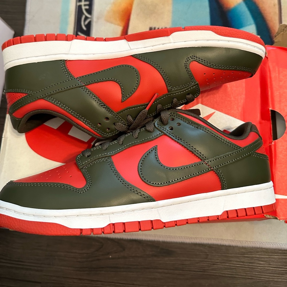 Nike dunk low mystic Red khaki